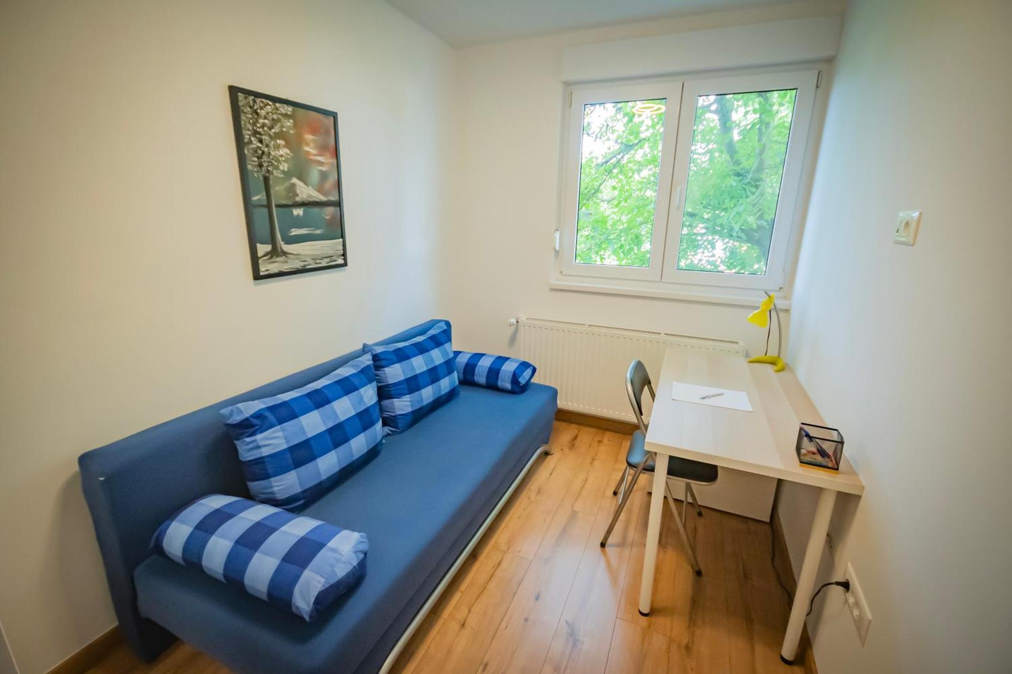 Pe-os, Self Check-in Apartmán Osijek